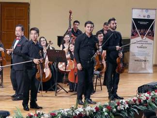 В рамках международного турне Молодежный камерный оркестр ТЮРКСОЙ дал концерт в Алматы